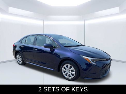 Used 2025 Toyota Corolla LE AWD/4WD image 8