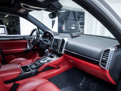 Used 2018 Porsche Cayenne GTS AWD/4WD image 25