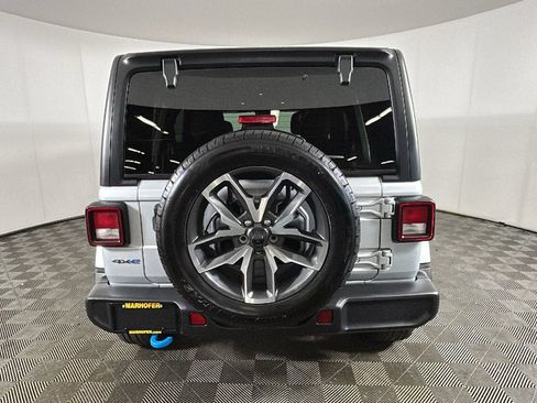 Used 2024 Jeep Wrangler Unlimited w/ Convenience Group AWD/4WD image 4