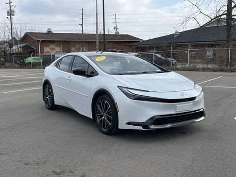 Used 2025 Toyota Prius XLE image 3