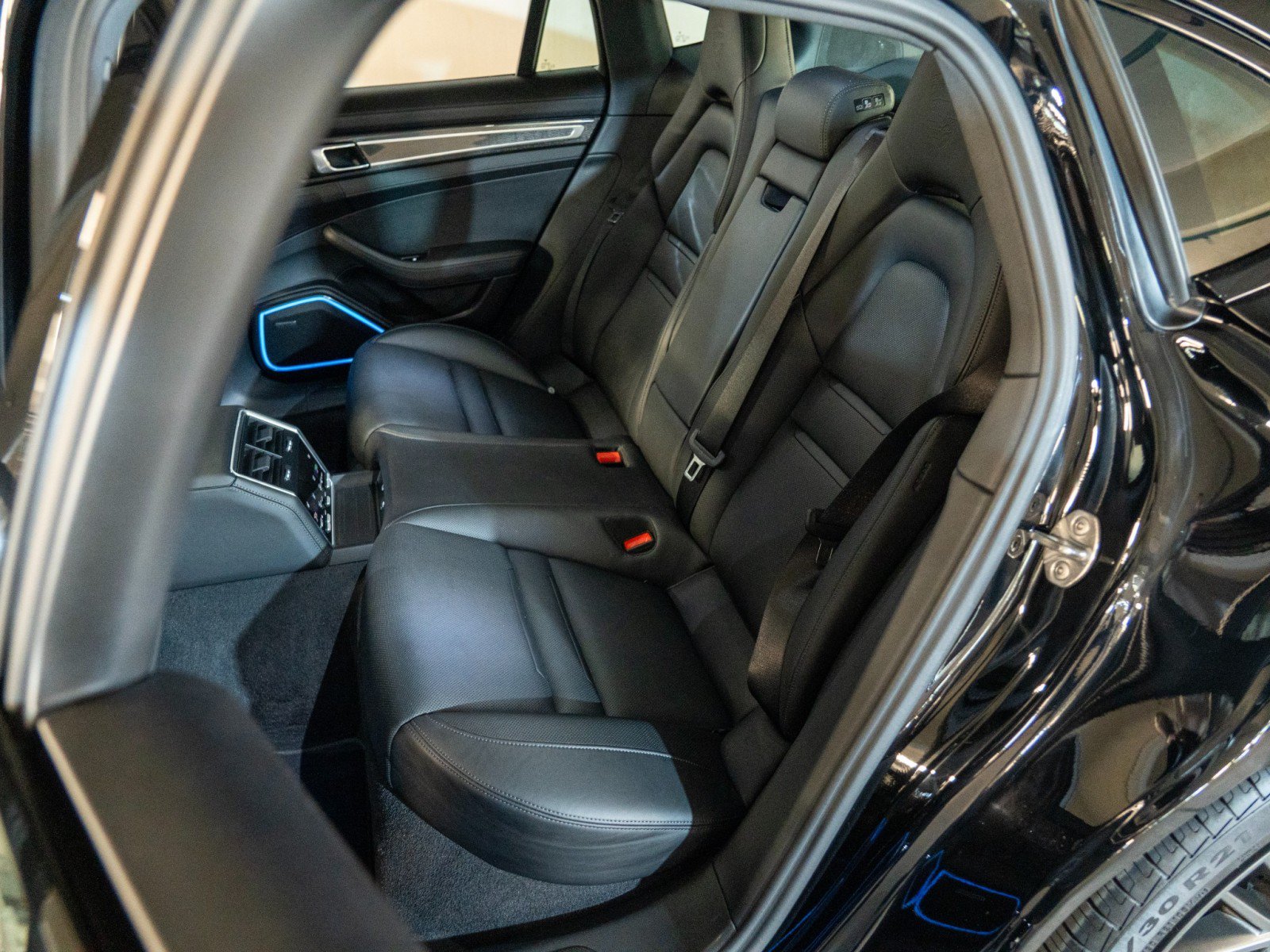 Certified 2023 Porsche Panamera Platinum Edition RWD image 24