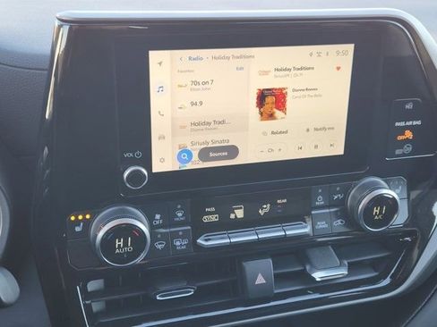 Used 2024 Toyota Highlander XLE image 5