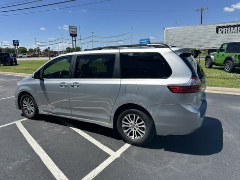 Used 2020 Toyota Sienna XLE FWD image 9