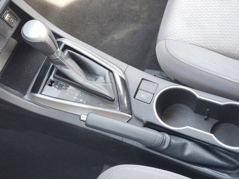 Used 2015 Toyota Corolla LE image 20