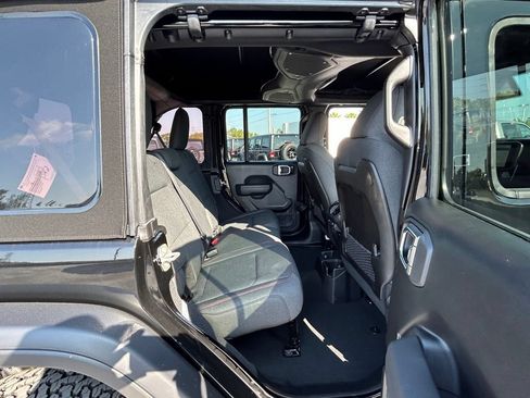 Used 2024 Jeep Wrangler Unlimited Rubicon AWD/4WD image 23