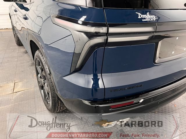 New 2027 Chevrolet Traverse RS w/ LPO, Floor Liner Package FWD image 14
