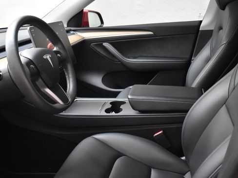 Used 2022 Tesla Model Y Long Range image 19