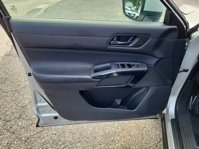Used 2025 Nissan Pathfinder SV FWD image 15