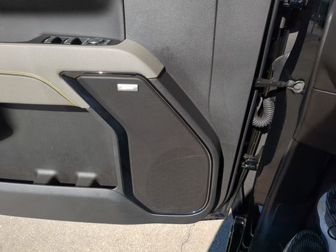 Used 2025 Chevrolet Silverado 2500 ZR2 w/ Technology Package image 18