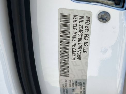 Used 2024 Chrysler Pacifica Touring-L FWD image 53