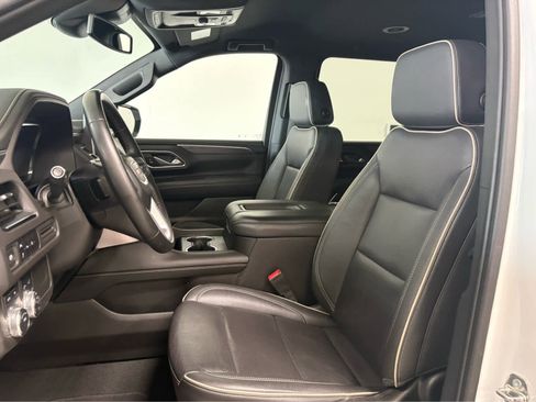Used 2024 GMC Yukon XL SLT AWD/4WD image 13