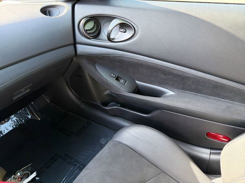 Used 2025 Nissan Z Performance w/ Floor Mat Package RWD image 28