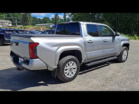 Used 2024 Toyota Tacoma SR5 AWD/4WD image 8