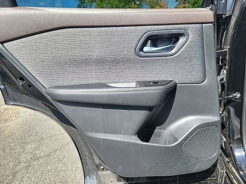 Certified 2022 Nissan Rogue SV image 21