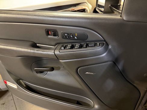 Used 2006 Chevrolet Silverado 2500 LT w/ Heavy-Duty Power Package AWD/4WD image 16