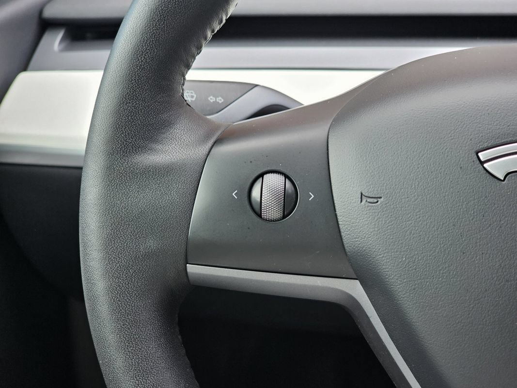 Used 2022 Tesla Model Y Long Range AWD/4WD image 27