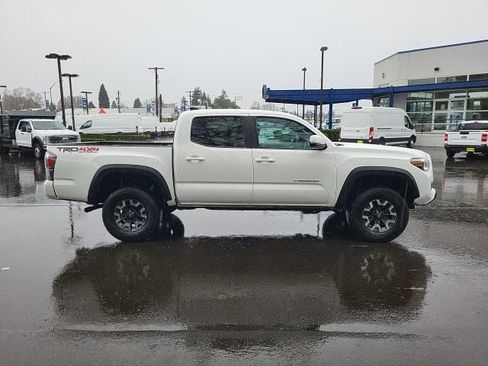 Used 2021 Toyota Tacoma TRD Off-Road w/ Technology Package image 7