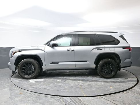 Used 2024 Toyota Sequoia Platinum AWD/4WD image 9