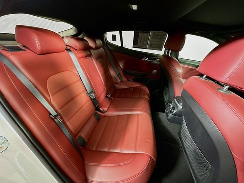 Used 2019 Kia Stinger GT2 image 11