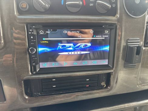Used 2004 Chevrolet Express 1500 RWD image 30