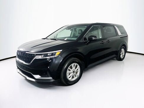 Used 2024 Kia Carnival LX image 3