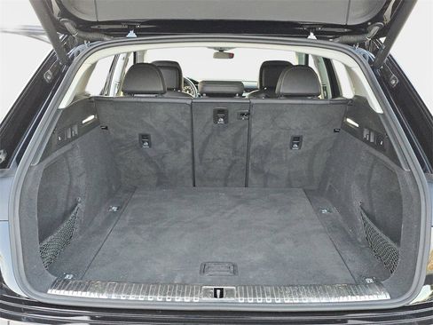 Used 2022 Audi e-tron Premium image 14