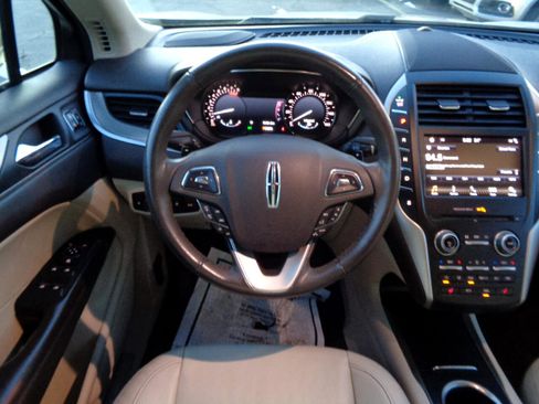 Used 2017 Lincoln MKC Premiere image 28