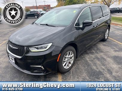 Used 2023 Chrysler Pacifica Touring-L