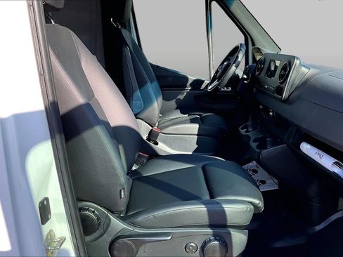 Used 2022 Mercedes-Benz Sprinter 3500 image 8