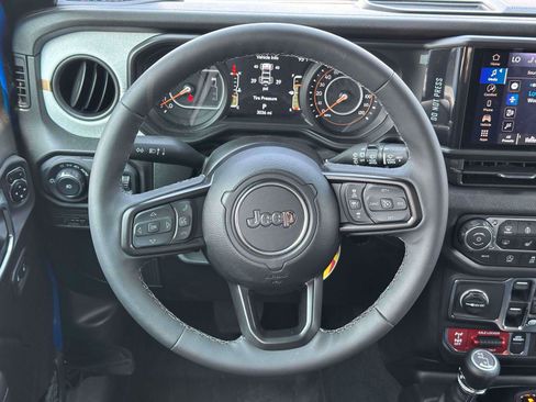 Used 2026 Jeep Wrangler Unlimited Sport AWD/4WD image 12
