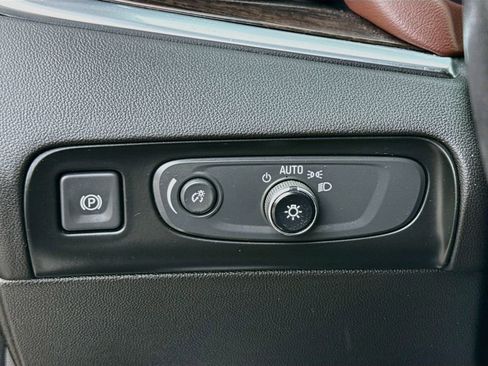 Used 2021 Buick Enclave Avenir w/ Avenir Technology Package AWD/4WD image 10