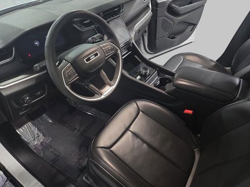 Used 2023 Jeep Grand Cherokee L Limited w/ Luxury Tech Group II image 19