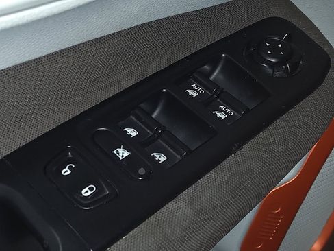 Used 2015 Jeep Renegade Latitude image 27