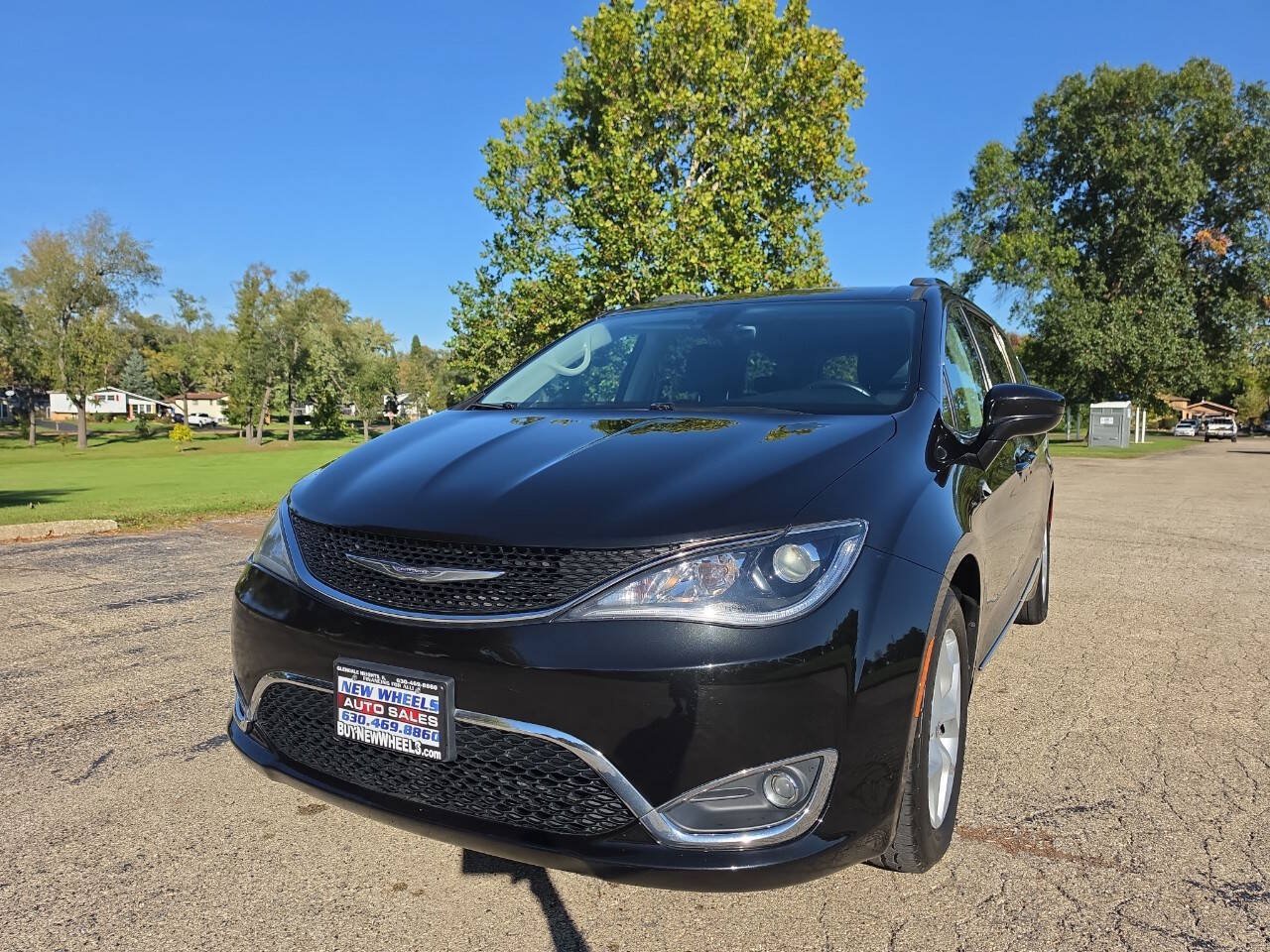 Used 2017 Chrysler Pacifica Touring-L Plus FWD image 1