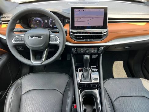 Used 2025 Jeep Compass Limited w/ Elite Group AWD/4WD image 3