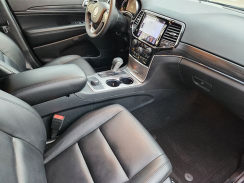 Used 2019 Jeep Grand Cherokee Limited AWD/4WD image 18