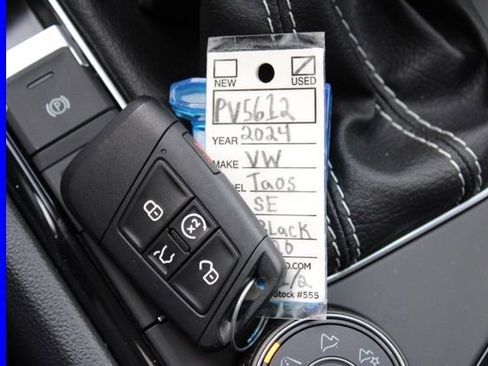 Used 2024 Volkswagen Taos SE image 31