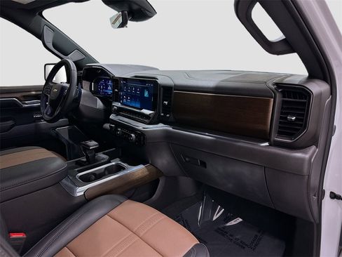Used 2024 Chevrolet Silverado 1500 High Country w/ Technology Package image 31