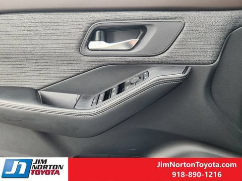 Used 2023 Nissan Rogue SV FWD image 23