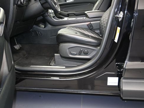 Used 2024 Ford Edge Titanium image 21