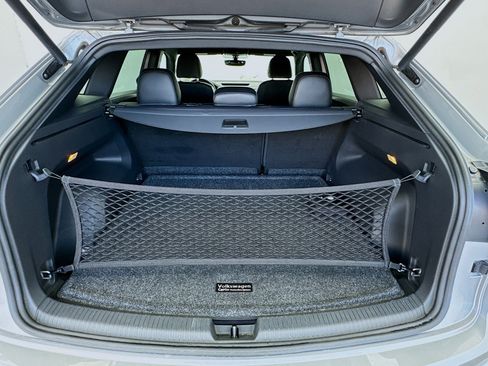 Used 2021 Volkswagen Atlas Cross Sport SE w/ Luggage Net & Mats Package image 17