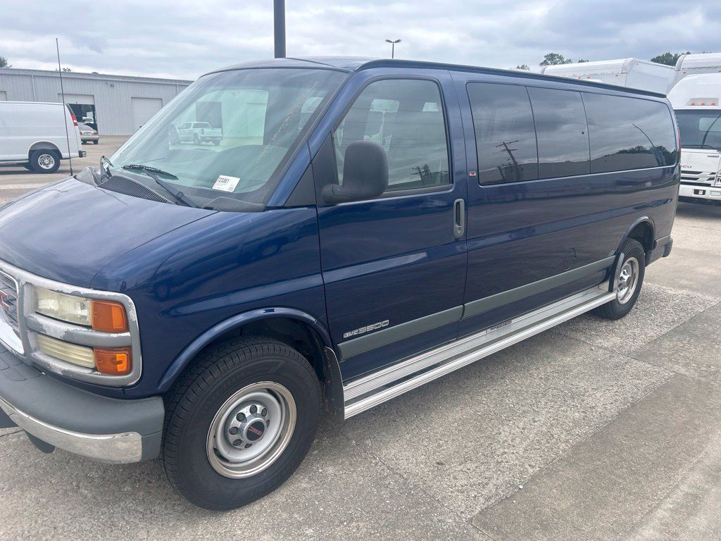 Used 2002 GMC Savana 3500 Extended Passenger w/ SLE Marketing Option Pkg 3 RWD image 1
