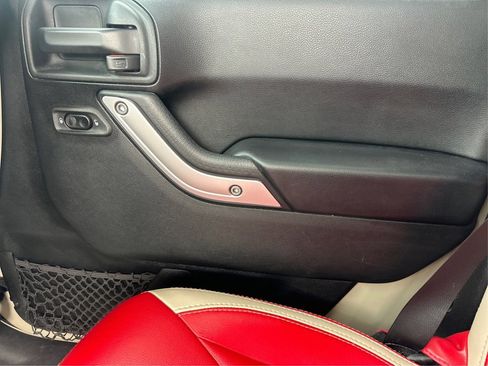 Used 2018 Jeep Wrangler Unlimited Rubicon w/ Cold Weather Group image 31