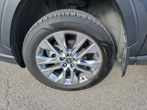 Used 2025 Toyota RAV4 XLE Premium FWD image 9
