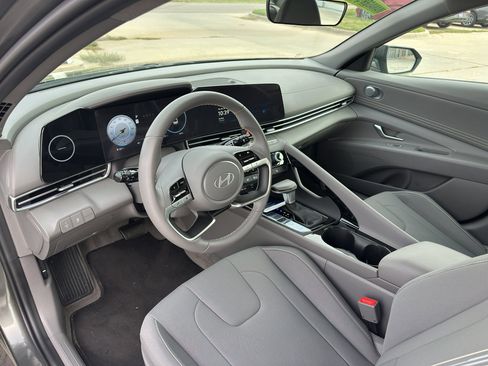 Certified 2024 Hyundai Elantra SEL w/ Convenience Package image 12