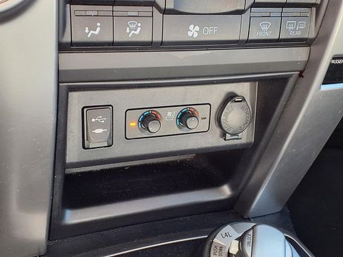 Used 2015 Toyota 4Runner Limited image 14