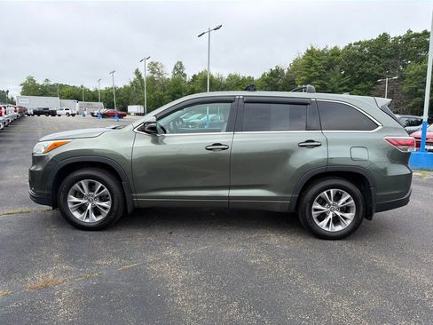 Used 2016 Toyota Highlander Plus AWD/4WD image 3