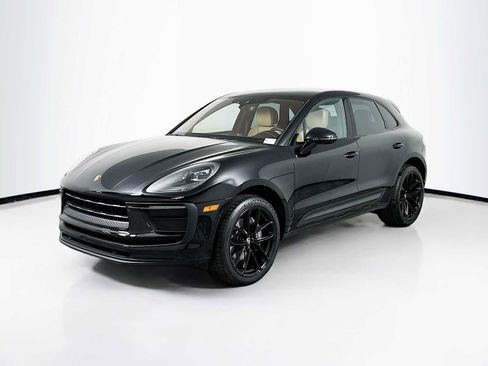 Certified 2022 Porsche Macan AWD/4WD image 1