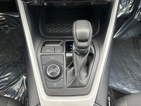 Used 2025 Toyota RAV4 LE image 37