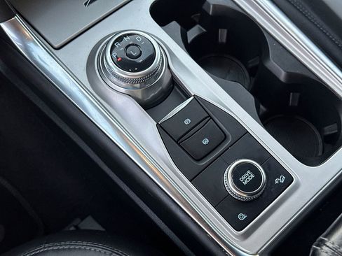 Certified 2022 Ford Explorer XLT w/ Equipment Group 202A image 33